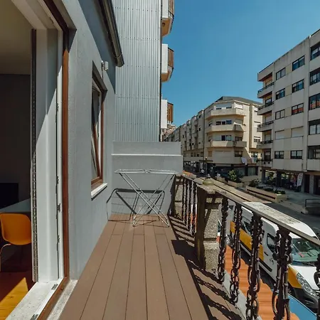 Downtown Santos With Terrace By Homing Oporto